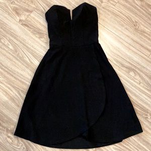 Black strapless dress, fitting xs. Extremely comfortable and only worn once!